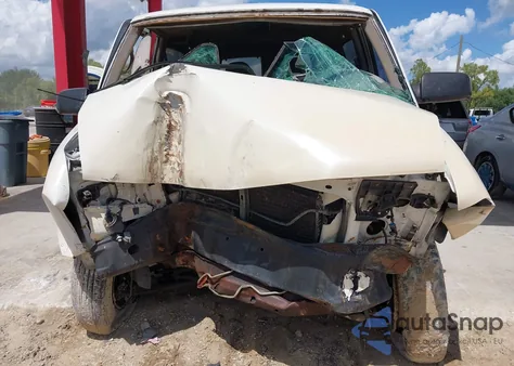 2000 Chevrolet Astro z USA, uszkodzony, nr VIN 1GNDM19W8YB102091